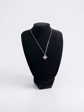 14K Delicate Rose Gold Clover Pendant Necklace 16” Women Jewelry